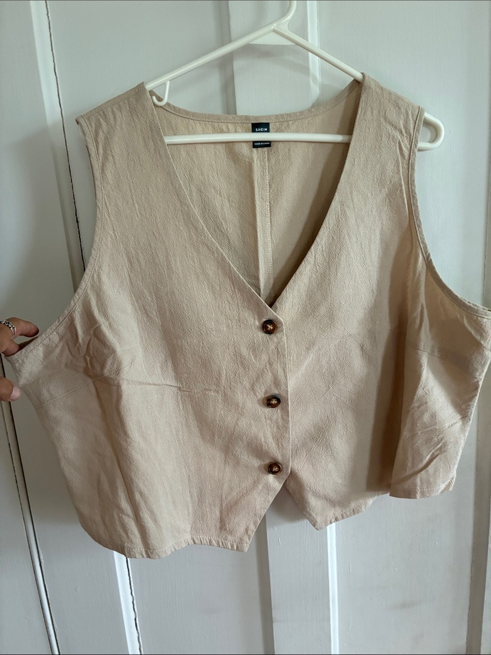 SHEIN Beige Textured Button-Front Vest Top